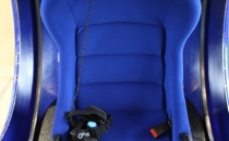 вид кабины FutuRift с креслом и очками Oculus Rift