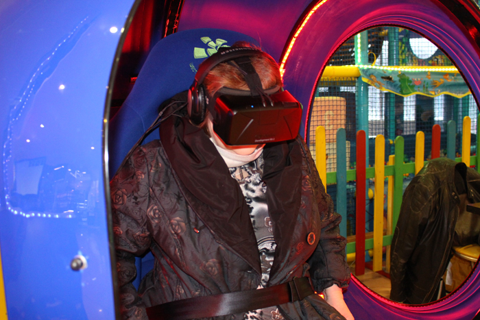 Ооо развлечения. Парк Толстого Химки аттракцион виртуальная реальность. Ставрополь парк Победы развлечения виртуальная реальность. Окулус рифт аттракцион 2021 год.