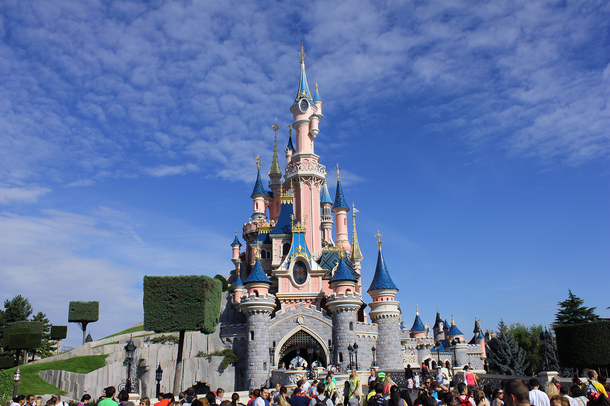 Поездка в диснейленд. Диснейленд Париж Disneyland Paris. Парижский Диснейленд замок спящей красавицы. Парк Уолт Дисней в Париже. Диснейленд Париж Диснейленд парк.