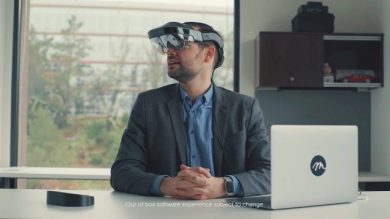Мужчина в очках VR